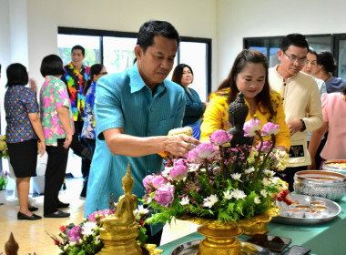 วันที่ 18 เมษายน 2568 รดน้ำขอพร ผู้สูงอายุ ปีใหม่ไทย 2568 พารามิเตอร์รูปภาพ 6