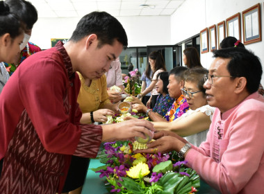 วันที่ 18 เมษายน 2568 รดน้ำขอพร ผู้สูงอายุ ปีใหม่ไทย 2568 พารามิเตอร์รูปภาพ 8